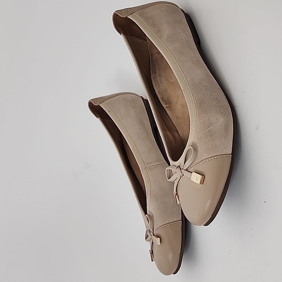 Vionic Minna Ballet Flat Beige Suede with Leather Toe and Heel Size 6 - Picture 1 of 14